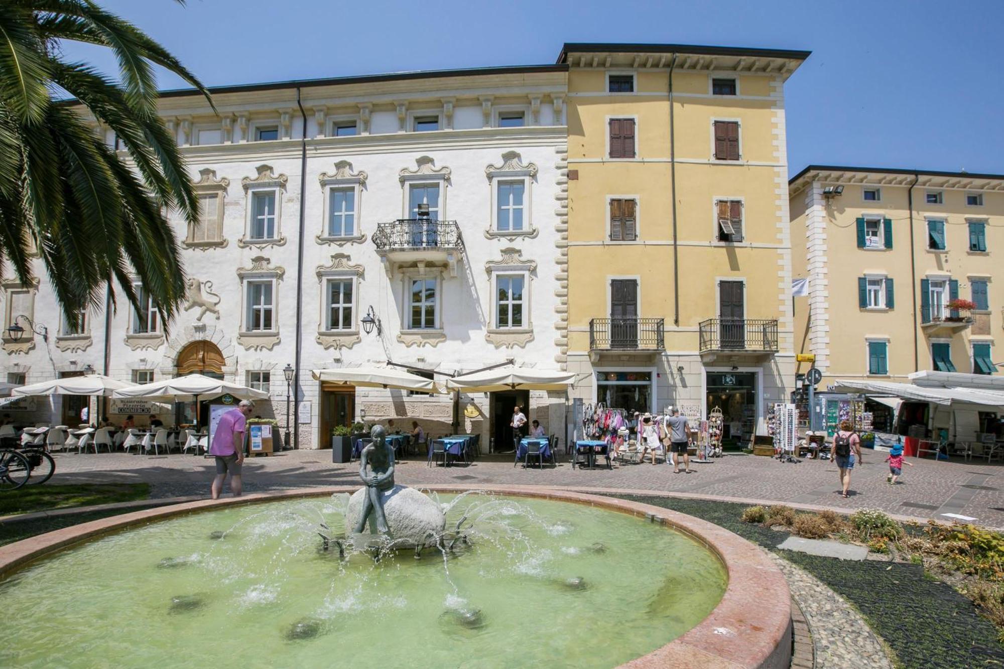 Residenza Rocca Del Lago 4 - Happy Rentals Riva del Garda Exteriör bild